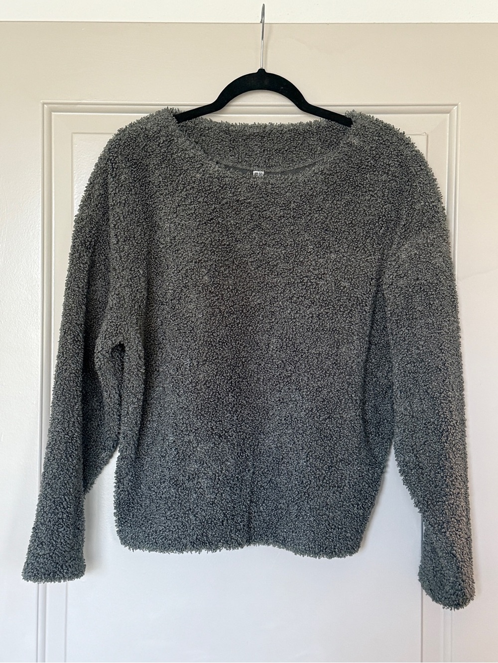 Uniqlo Women's Gray Crewneck Teddy Sweater